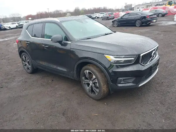 YV4162UL2M2457905 2021 VOLVO XC40 - Image 1