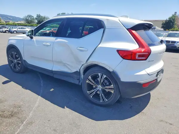 YV4162UL2M2565618 2021 VOLVO XC40 - Image 2