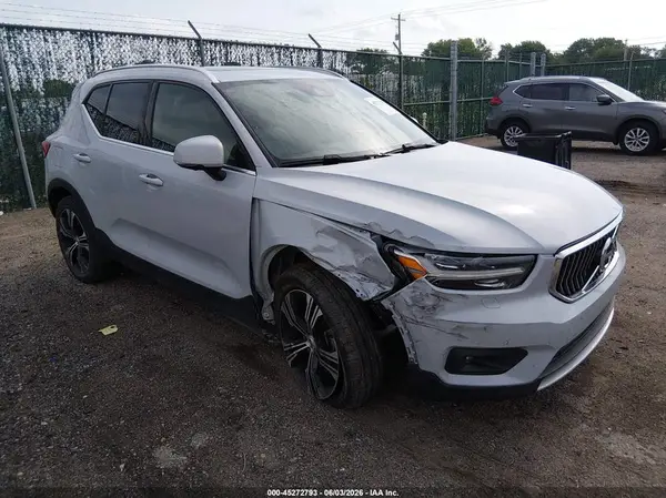 YV4162UL2M2577851 2021 VOLVO XC40 - Image 1