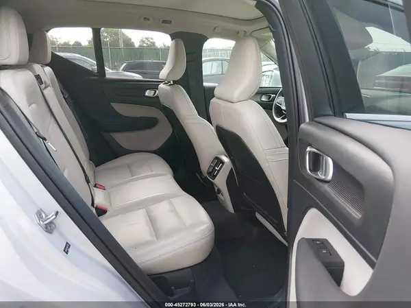 YV4162UL2M2577851 2021 VOLVO XC40 - Image 8