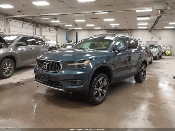 YV4162UL2N2642246 2022 VOLVO XC40 - Image 2