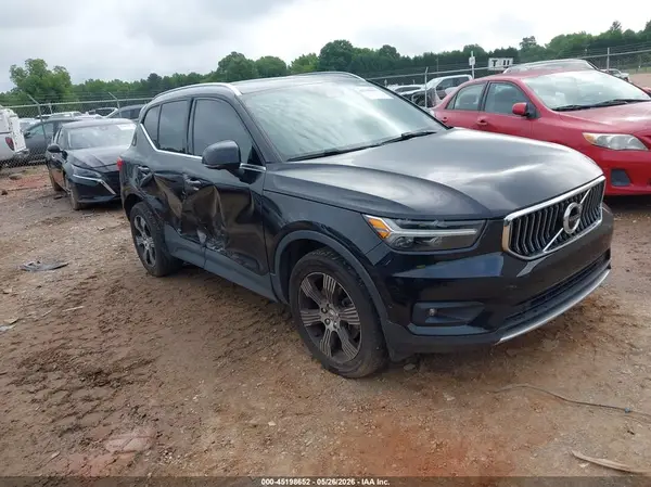 YV4162UL2N2656602 2022 VOLVO XC40 - Image 1
