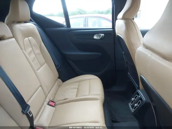 YV4162UL2N2656602 2022 VOLVO XC40 - Image 8