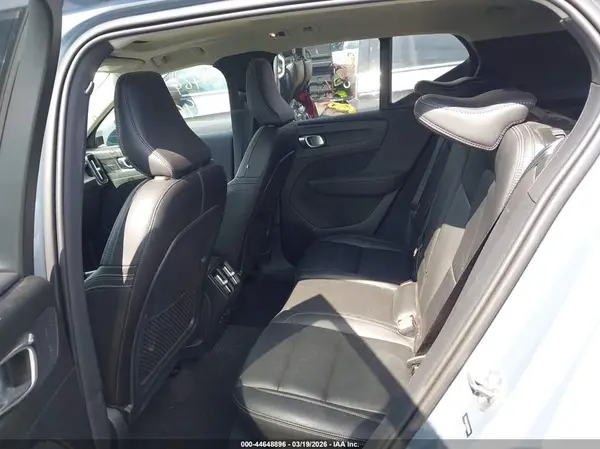 YV4162UL2N2733808 2022 VOLVO XC40 - Image 8