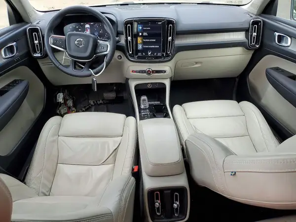 YV4162UL2N2790736 2022 VOLVO XC40 - Image 8
