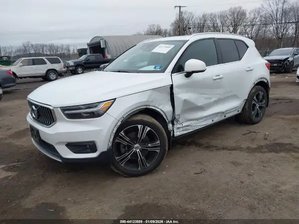 YV4162UL3K2073371 2019 VOLVO XC40 - Image 2