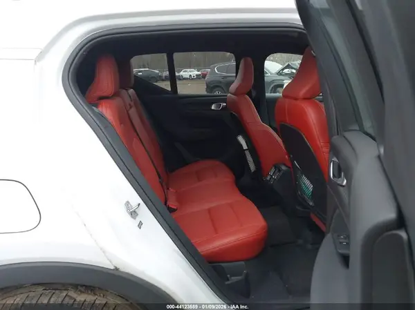 YV4162UL3K2073371 2019 VOLVO XC40 - Image 8
