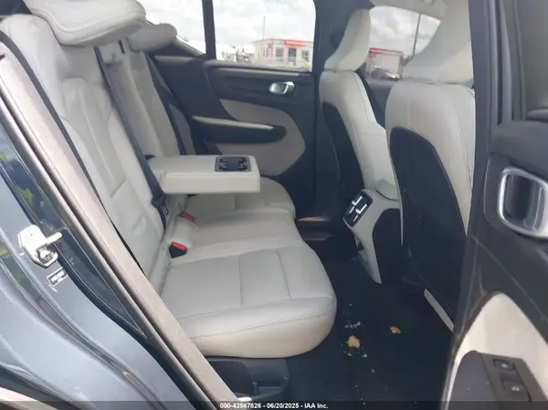 YV4162UL3K2091207 2019 VOLVO XC40 - Image 8