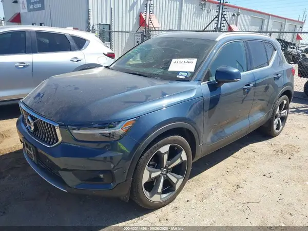 YV4162UL3K2107020 2019 VOLVO XC40 - Image 2