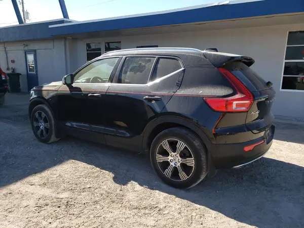 YV4162UL3L2274818 2020 VOLVO XC40 - Image 2