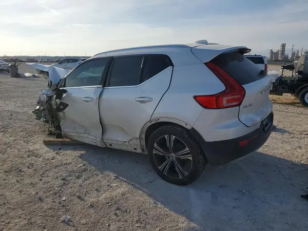 YV4162UL3M2549038 2021 VOLVO XC40 - Image 2