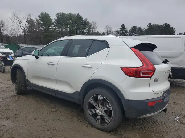YV4162UL3N2716788 2022 VOLVO XC40 - Image 2