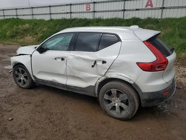 YV4162UL3N2740413 2022 VOLVO XC40 - Image 2