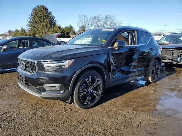 YV4162UL3N2776778 2022 VOLVO XC40 - Image 1