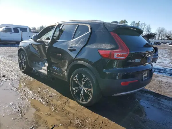 YV4162UL3N2776778 2022 VOLVO XC40 - Image 2