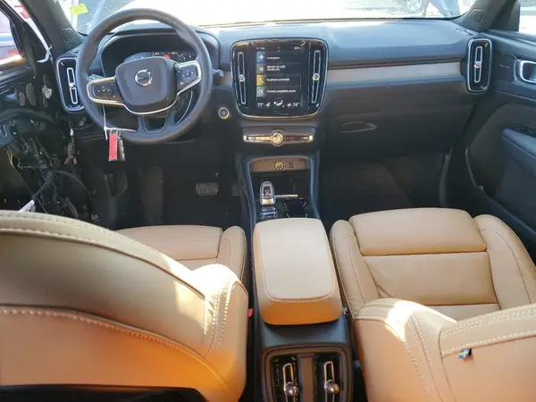 YV4162UL3N2776778 2022 VOLVO XC40 - Image 8