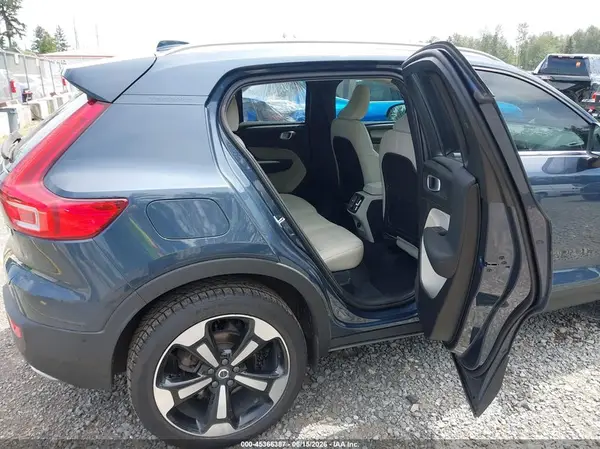YV4162UL4K2076442 2019 VOLVO XC40 - Image 8