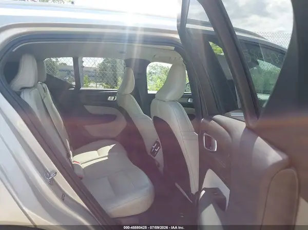 YV4162UL4K2098361 2019 VOLVO XC40 - Image 8