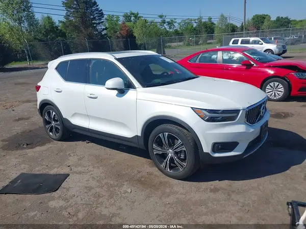YV4162UL4L2258837 2020 VOLVO XC40 - Image 1