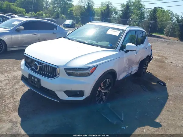 YV4162UL4L2258837 2020 VOLVO XC40 - Image 2