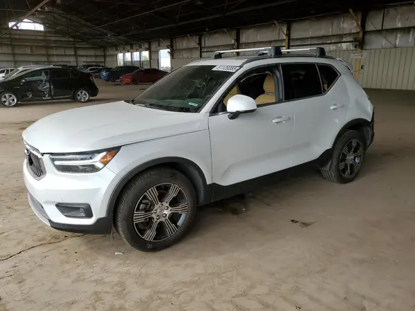 YV4162UL4N2756751 2022 VOLVO XC40 - Image 1