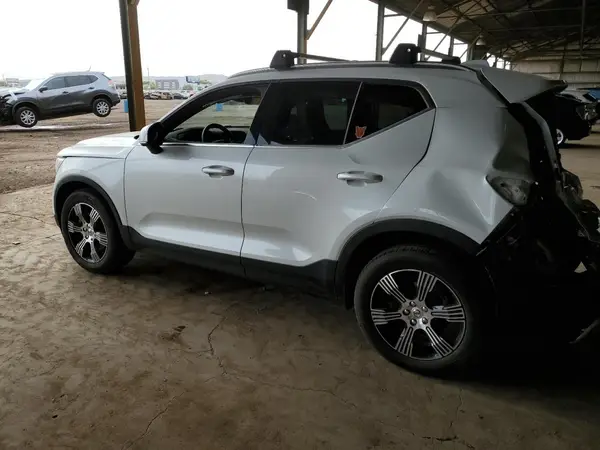 YV4162UL4N2756751 2022 VOLVO XC40 - Image 2