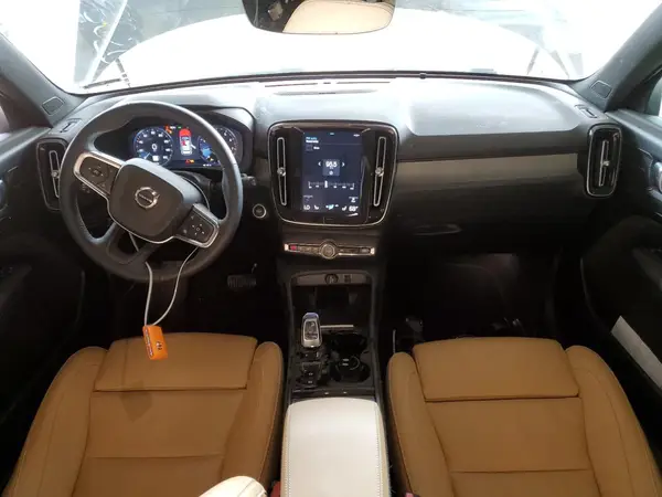 YV4162UL4N2756751 2022 VOLVO XC40 - Image 8