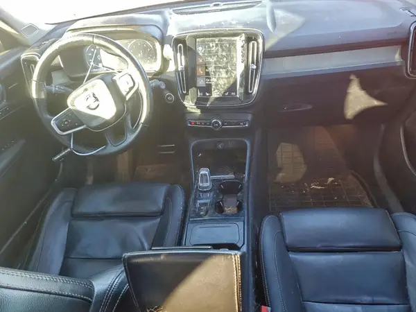 YV4162UL5K2056555 2019 VOLVO XC40 - Image 8