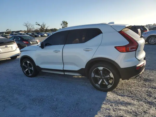 YV4162UL5K2114549 2019 VOLVO XC40 - Image 2