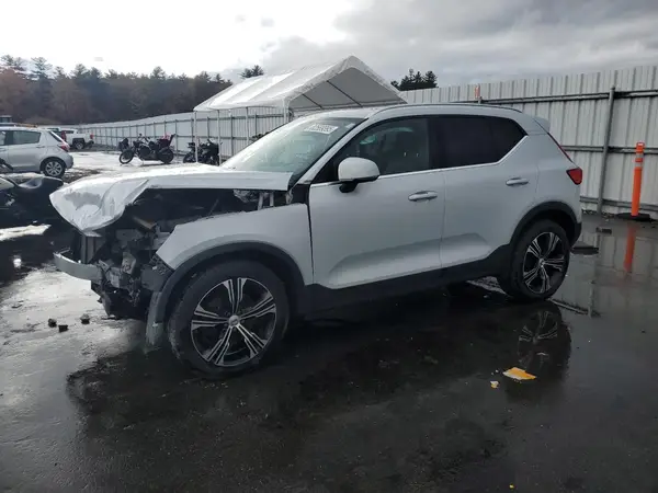 YV4162UL5M2570070 2021 VOLVO XC40 - Image 1