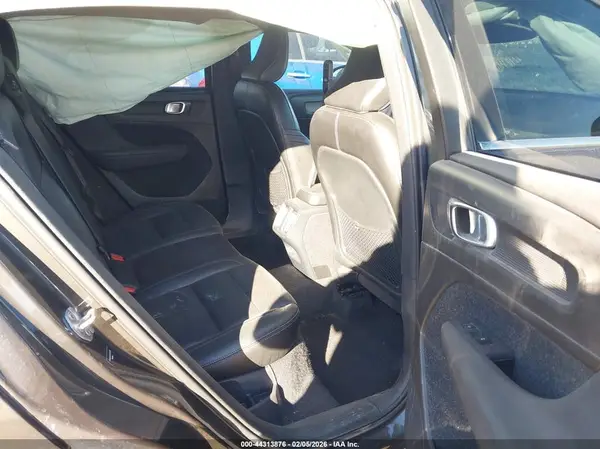 YV4162UL6K2133515 2019 VOLVO XC40 - Image 8