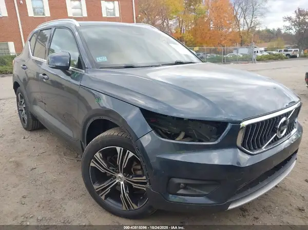 YV4162UL6L2210675 2020 VOLVO XC40 - Image 1