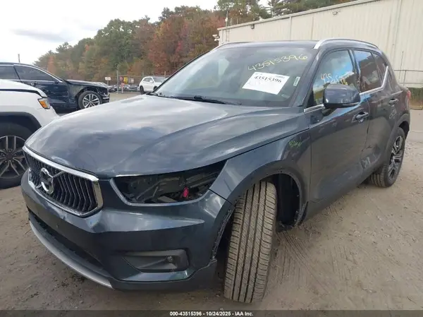 YV4162UL6L2210675 2020 VOLVO XC40 - Image 2