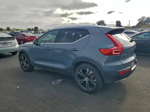 YV4162UL6L2292021 2020 VOLVO XC40 - Image 2