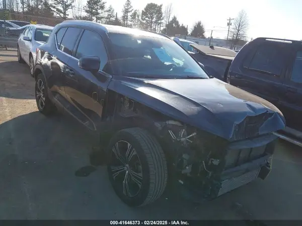 YV4162UL6M2510721 2021 VOLVO XC40 - Image 1