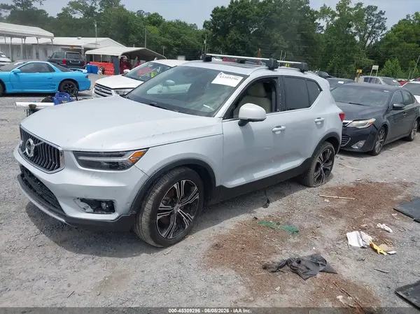 YV4162UL6N2641875 2022 VOLVO XC40 - Image 2