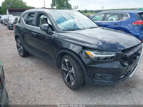 YV4162UL7K2122538 2019 VOLVO XC40 - Image 1