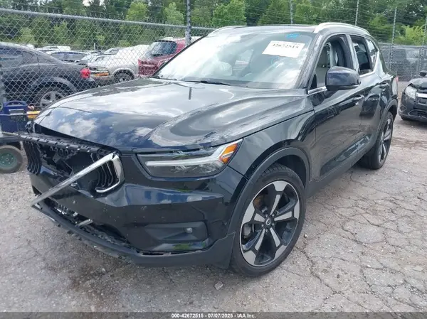 YV4162UL7K2122538 2019 VOLVO XC40 - Image 2