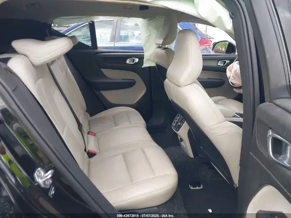 YV4162UL7K2122538 2019 VOLVO XC40 - Image 8