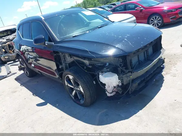 YV4162UL7L2310235 2020 VOLVO XC40 - Image 1