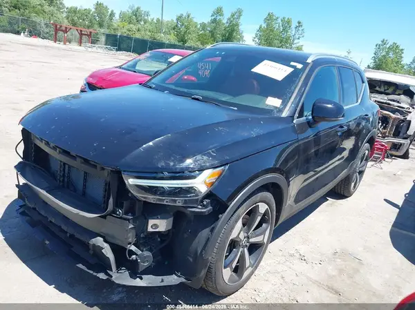YV4162UL7L2310235 2020 VOLVO XC40 - Image 2