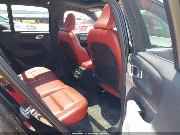 YV4162UL7L2310235 2020 VOLVO XC40 - Image 8