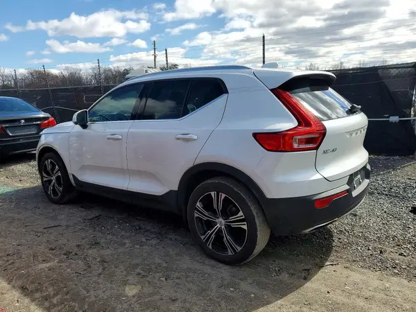 YV4162UL7L2320358 2020 VOLVO XC40 - Image 2