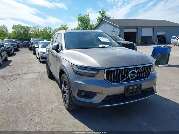 YV4162UL7M2561645 2021 VOLVO XC40 - Image 1