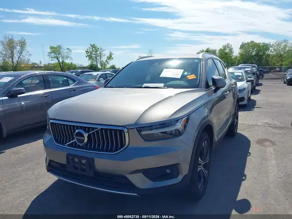 YV4162UL7M2561645 2021 VOLVO XC40 - Image 2