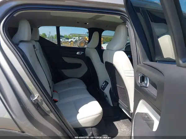 YV4162UL7M2561645 2021 VOLVO XC40 - Image 8