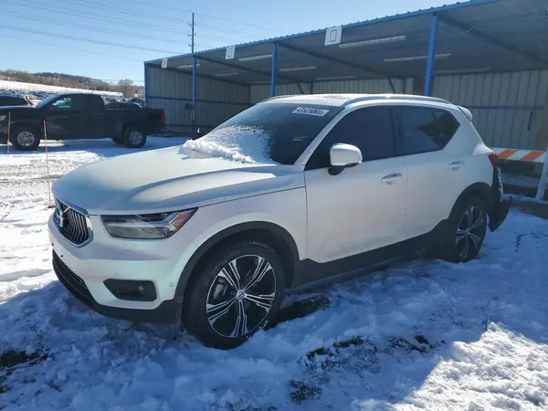 YV4162UL7N2758140 2022 VOLVO XC40 - Image 1