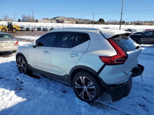 YV4162UL7N2758140 2022 VOLVO XC40 - Image 2