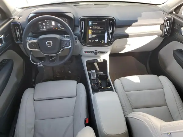 YV4162UL7N2758140 2022 VOLVO XC40 - Image 8