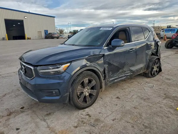 YV4162UL7N2778968 2022 VOLVO XC40 - Image 1
